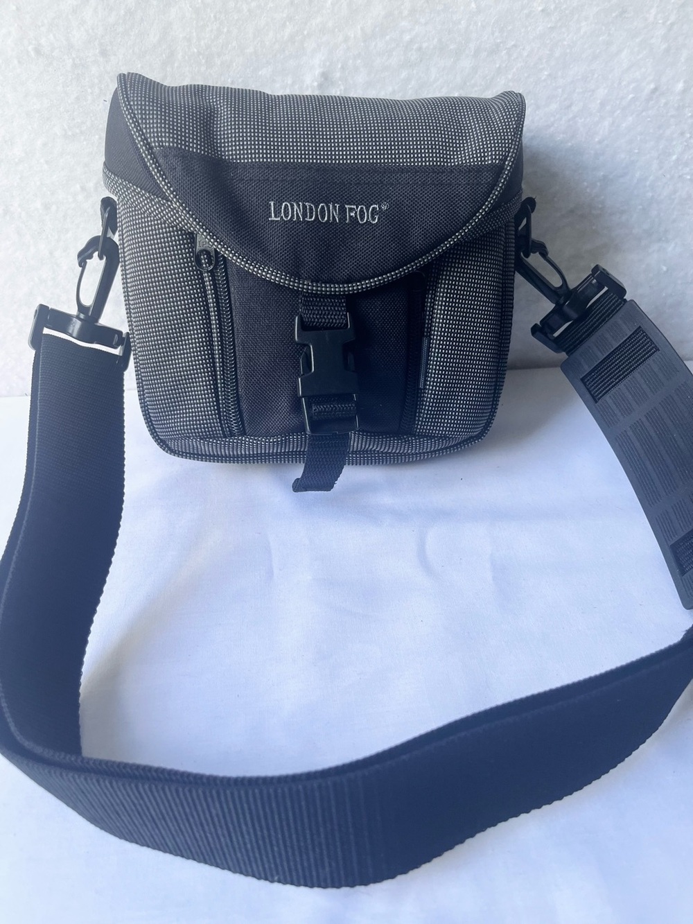 Vintage London Fog Crossbody Padded Camera Bag with Shoulder Strap